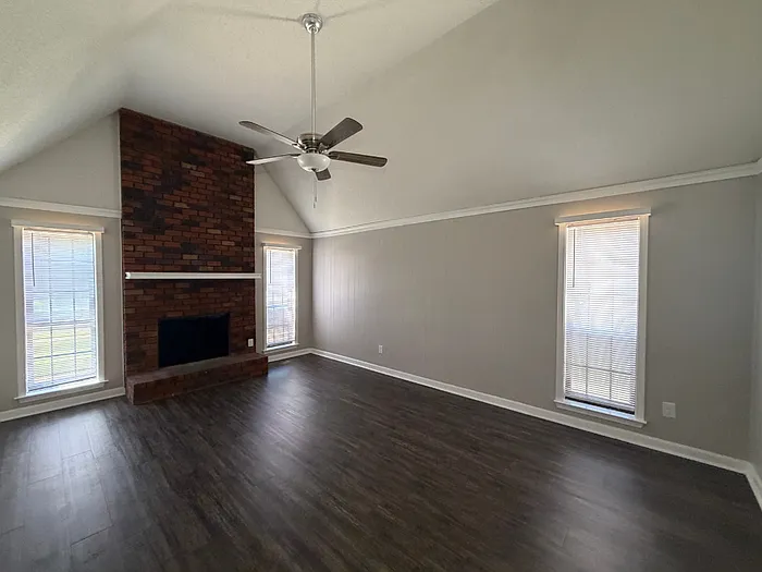 3 bed, 2.0 bath, 1488 sqft, $1,745 — Photo 2