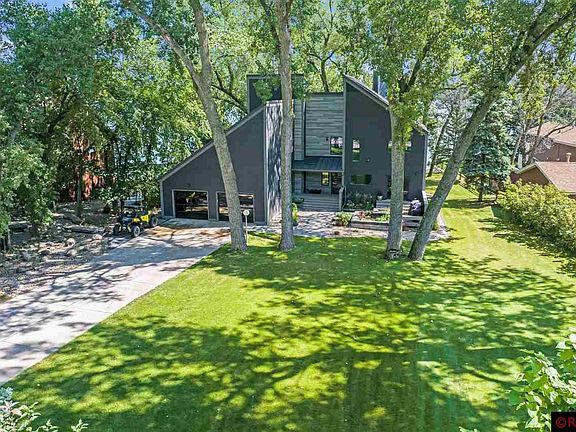 3rd image of 60 Southwood Dr