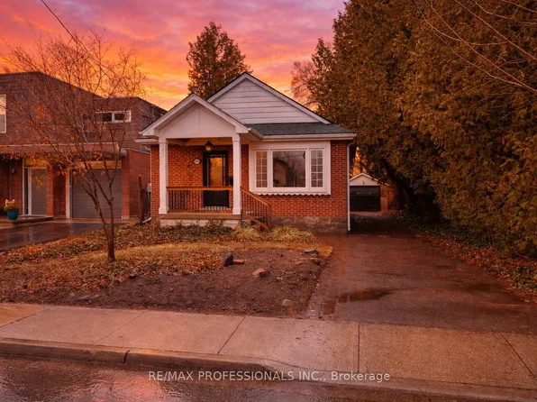 370 Delaware Ave, Burlington, ON L7R 3B5