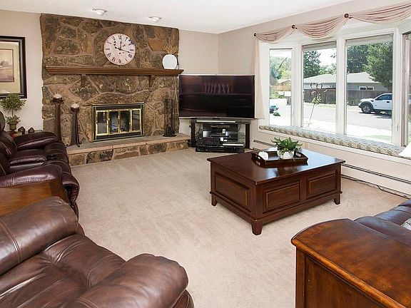 3rd image of 3209 Parkhill Dr