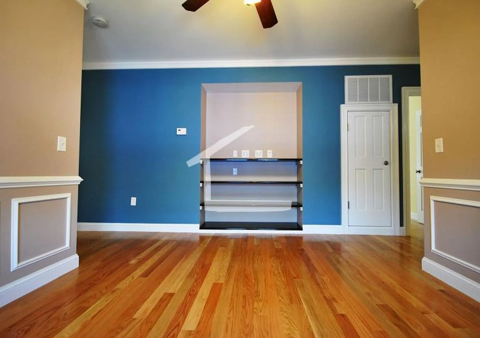 Charming 3 Bedroom-No broker fee — Photo 4
