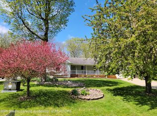 10004 Lakeside Dr, Perrinton, MI 48871