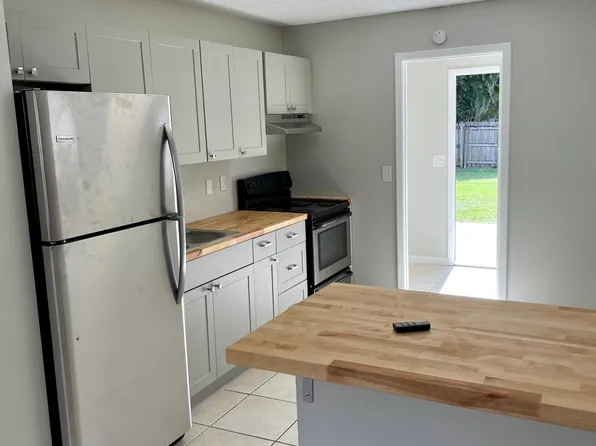 417 40th St E, Palmetto, FL 34221