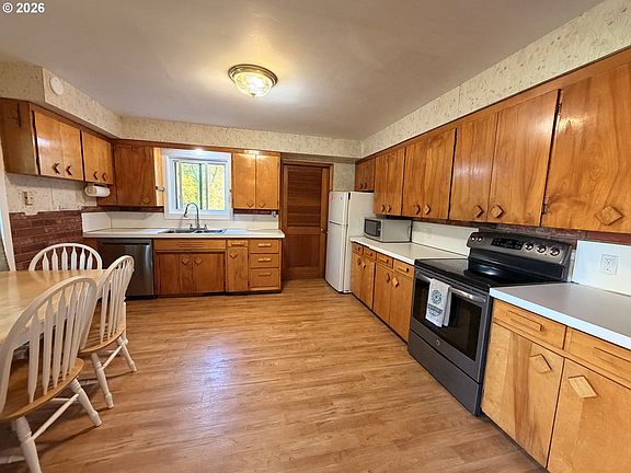5th image of 2584 Yokum Rd