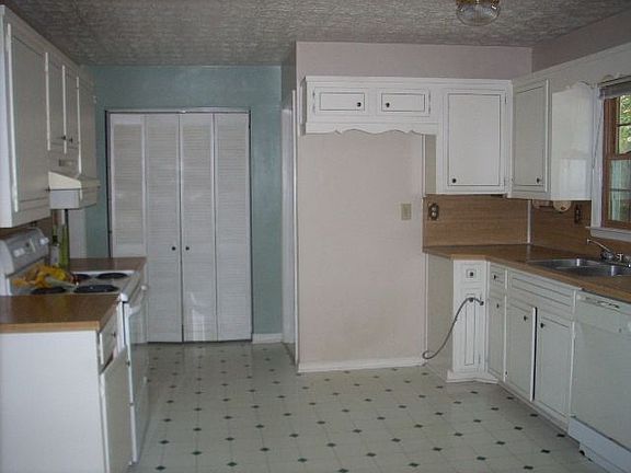 3rd image of 3441 Chesterfield Ct