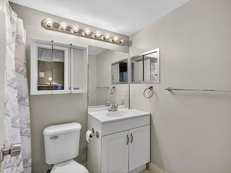 157 Camden Dr E #G — Photo 12