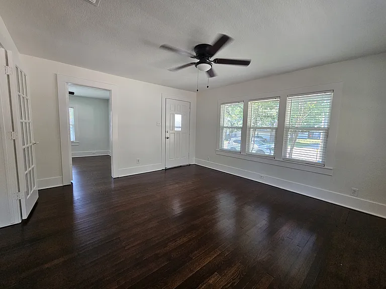 806 W Spring St — Photo 4