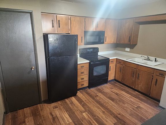 3rd image of 450 Laurel St APT 5