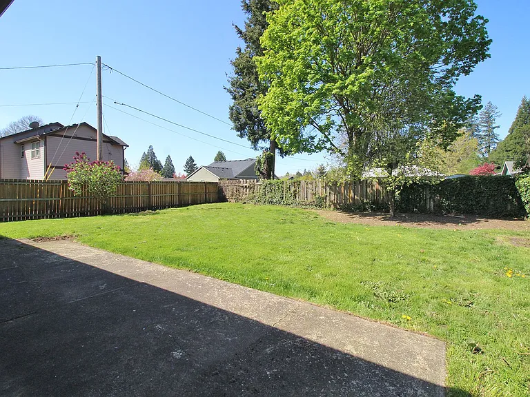 5536 SE Harlow St — Photo 25