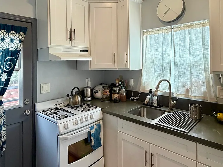 4540 Huntington Dr N — Photo 5