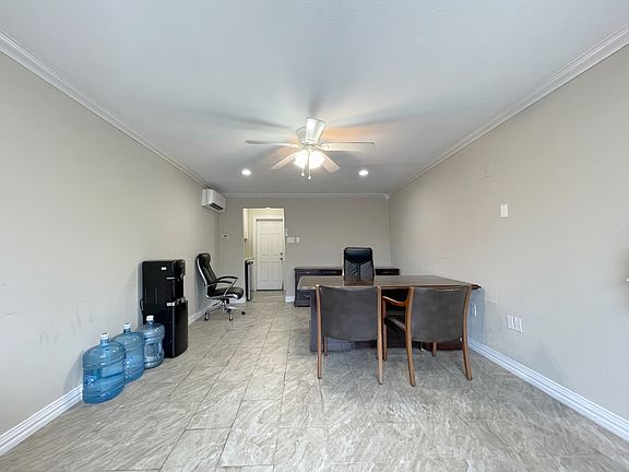 3rd image of 701 W Houston St