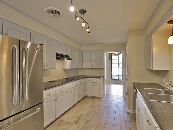 4th image of 2850 Piping Rock Dr