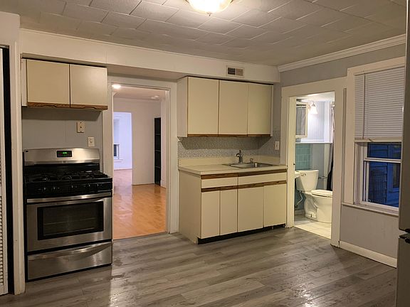 2nd image of 125 Howe St APT 2