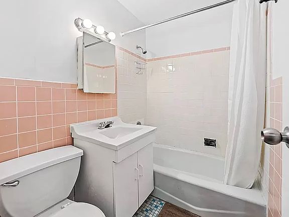 4th image of 217 E 85th St #7