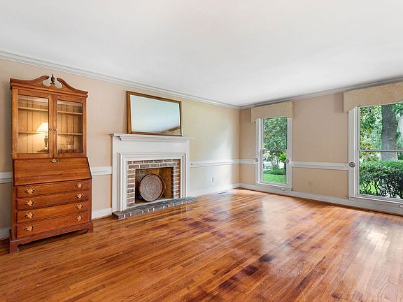 4th image of 1089 Deleisseline Blvd