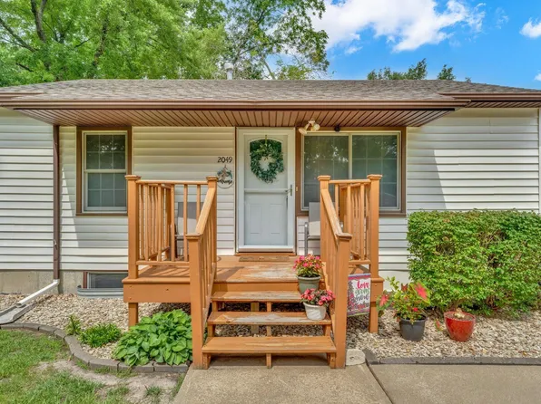2049 Hayes Dr, Manhattan, KS 66502