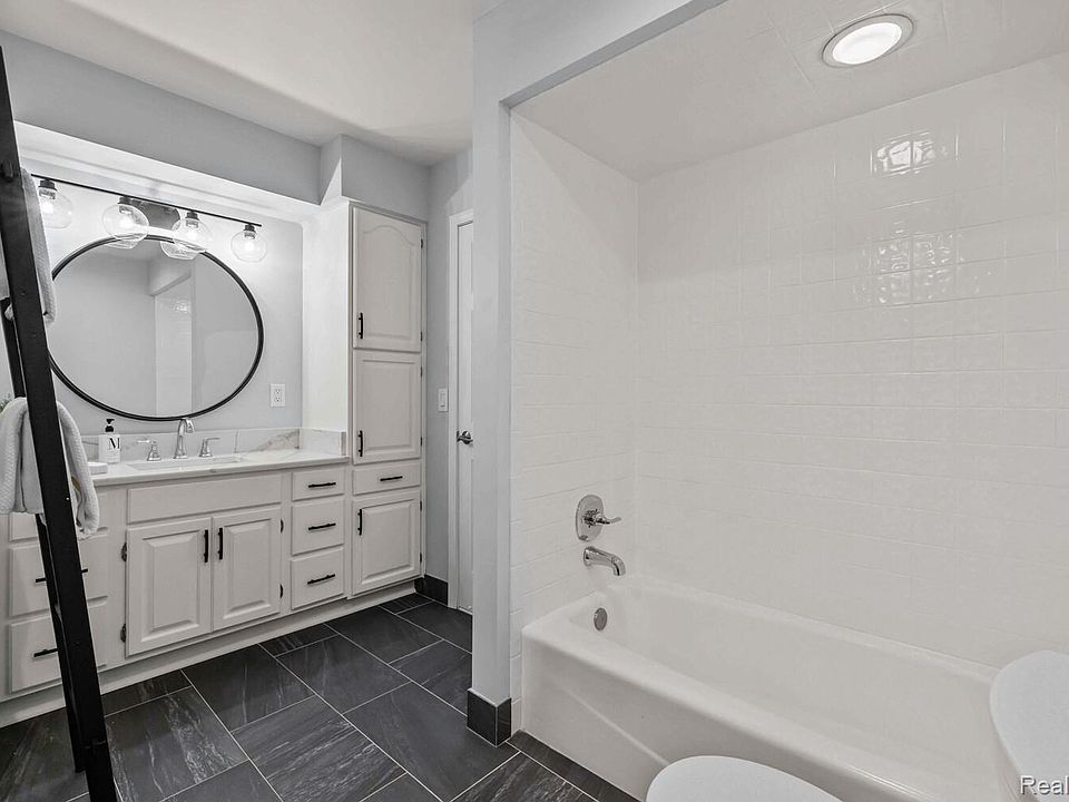 822 Deer Ct, photo 22