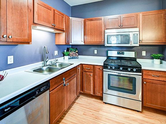 3rd image of 5194 Sassafras Dr #107