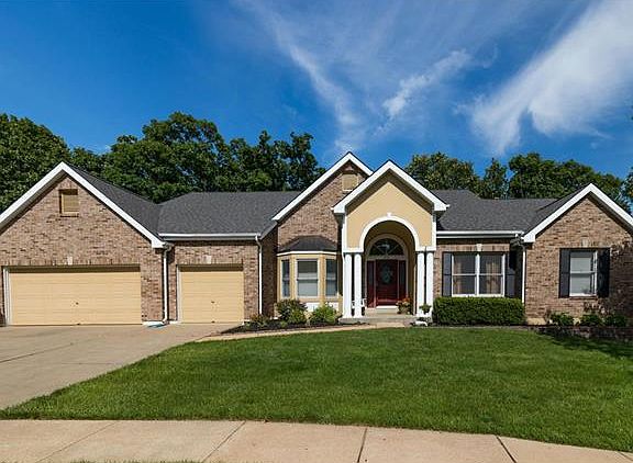 3rd image of 370 Turnberry Place Dr