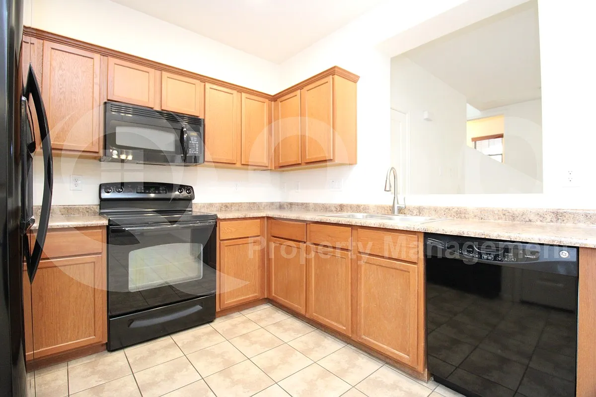 3 bed, 2.5 bath, 1564 sqft, $2,095 — Photo 4