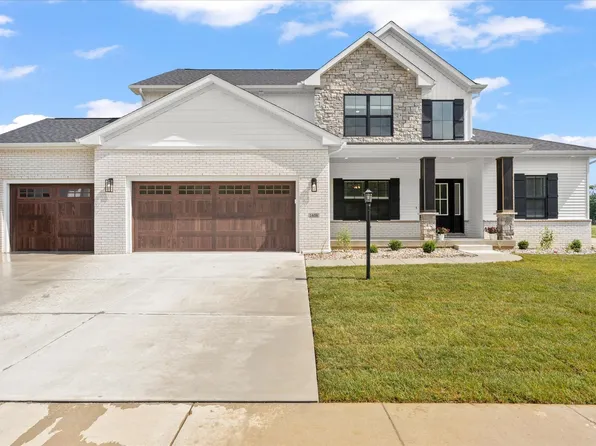 1408 Ravenwood Dr, Mahomet, IL 61853