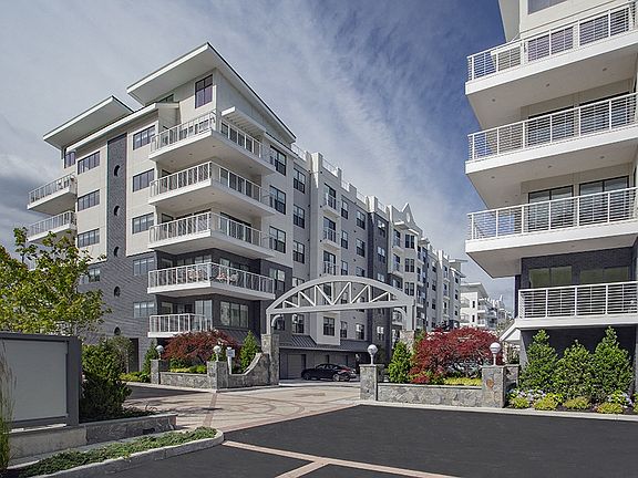 Admirals Cove architecture has a coastal vibe.