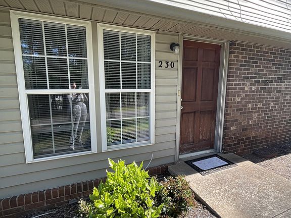 4th image of 230 Park Ln #230