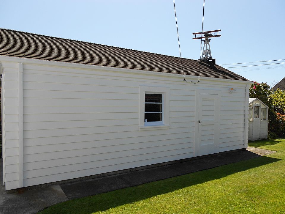 Garage & Greenhouse