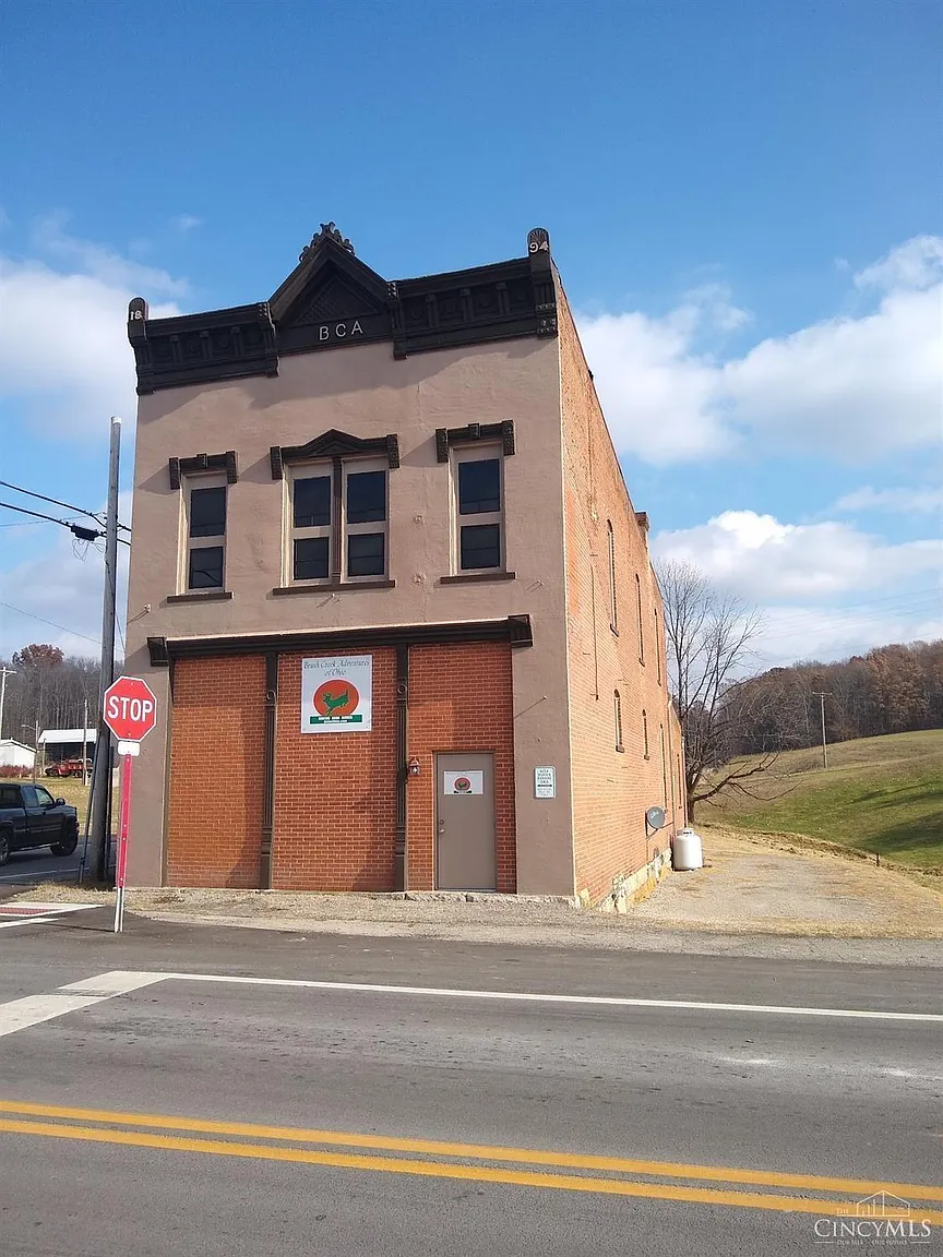104 S Main St photo 1