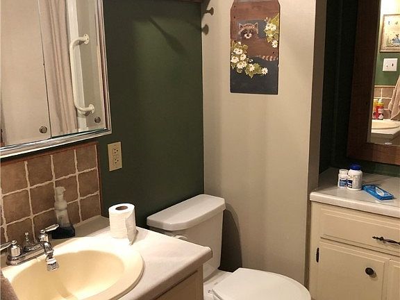 4th image of 604 Village Ct