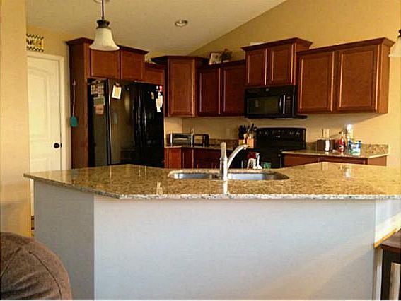 4th image of 319 NW Jackson Dr