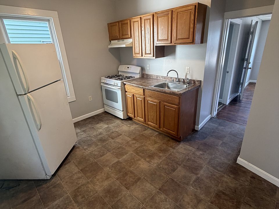 1st image of 35 Nye St #1