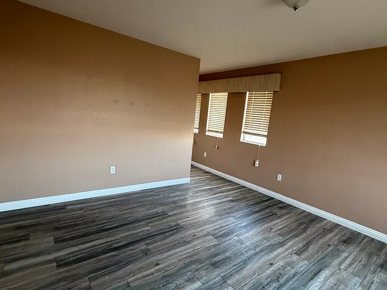 10424 Chandra Ave — Photo 13