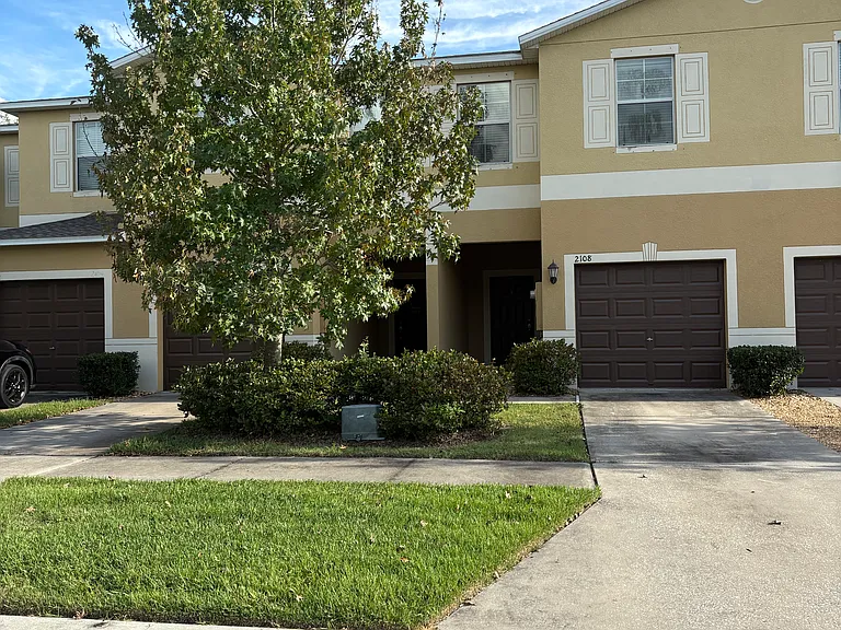 2108 Golden Falcon Dr — Photo 2