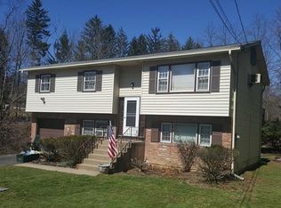 6 Lillian Dr, Chestnut Ridge, NY 10977