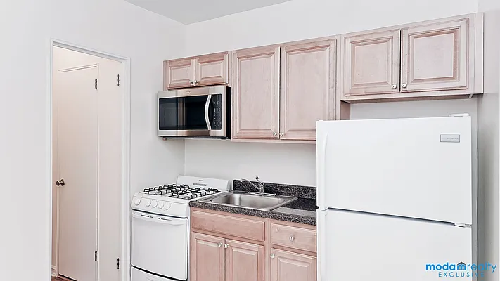 Rented by Moda Realty | media 29