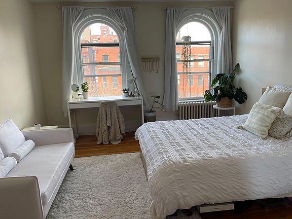 2nd image of 306 Newbury St #4A