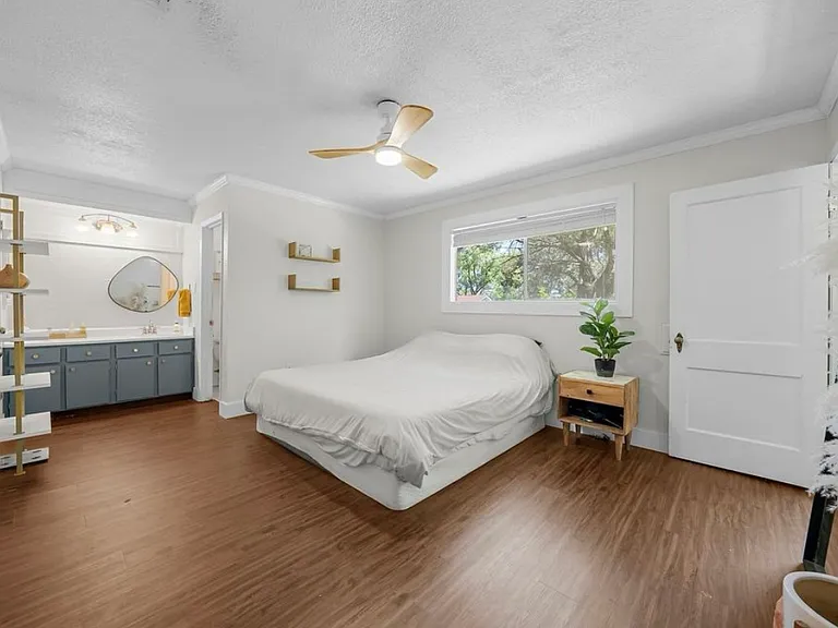 Darnell Dr — Photo 2