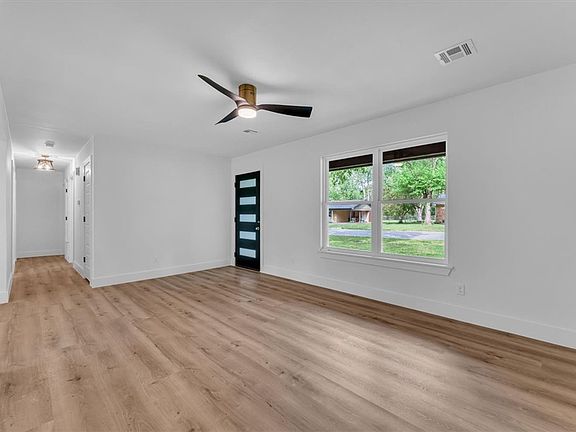 4th image of 2215 S Coleman Ave