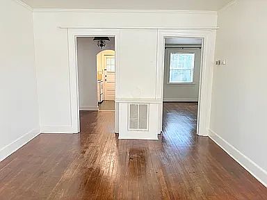 3rd image of 918 Iredell St