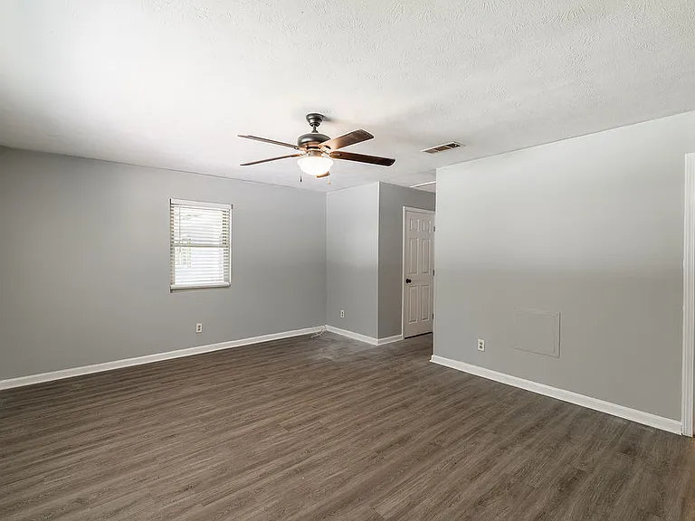 303 Brown Bridge Rd — Photo 10