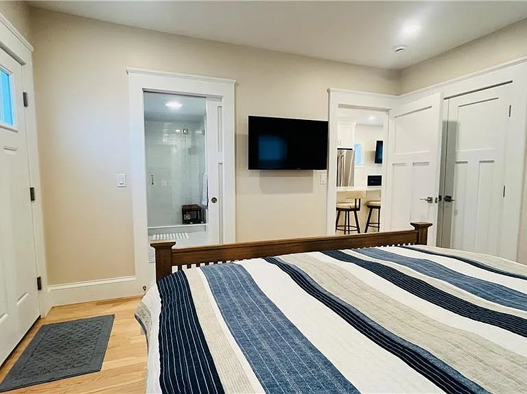 35 Memorial Blvd #1 — Photo 24