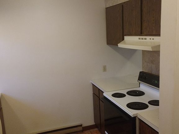 3rd image of 910 Avon Dr