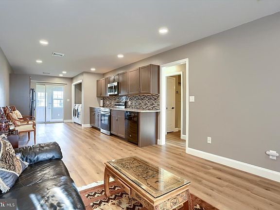 4th image of 8 Southpoint Dr