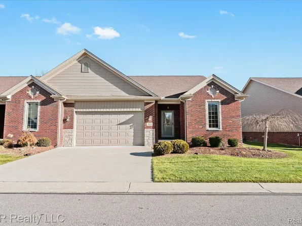5933 Purple Martin Dr, South Rockwood, MI 48179