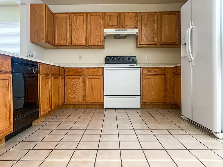 924 Valencia Dr SE — Photo 62