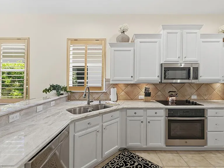9235 Troon Lakes Dr — Photo 10