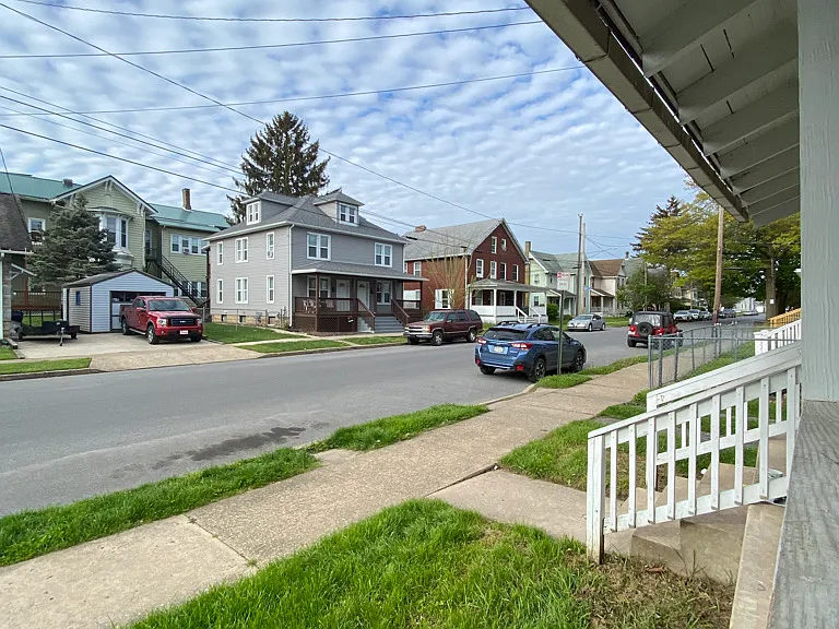 1204 Memorial Ave #3 — Photo 25