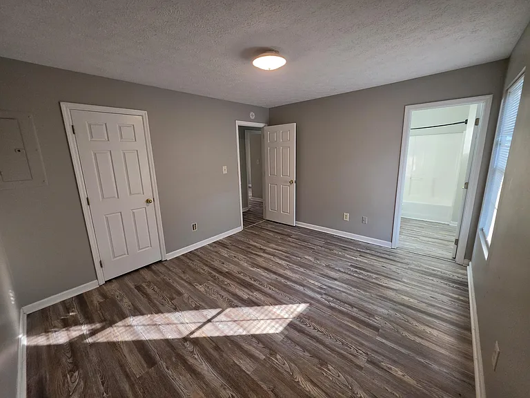 2592 Woodhill Dr — Photo 11