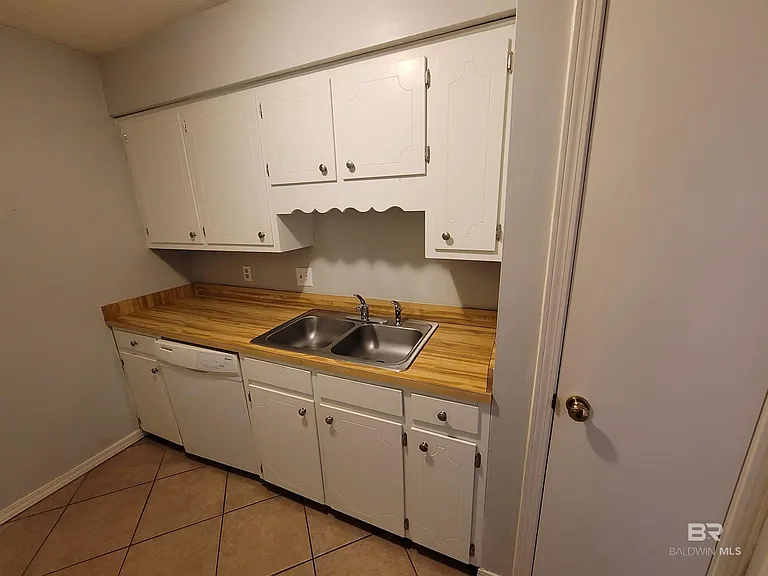 512 Lake Forest Blvd — Photo 13
